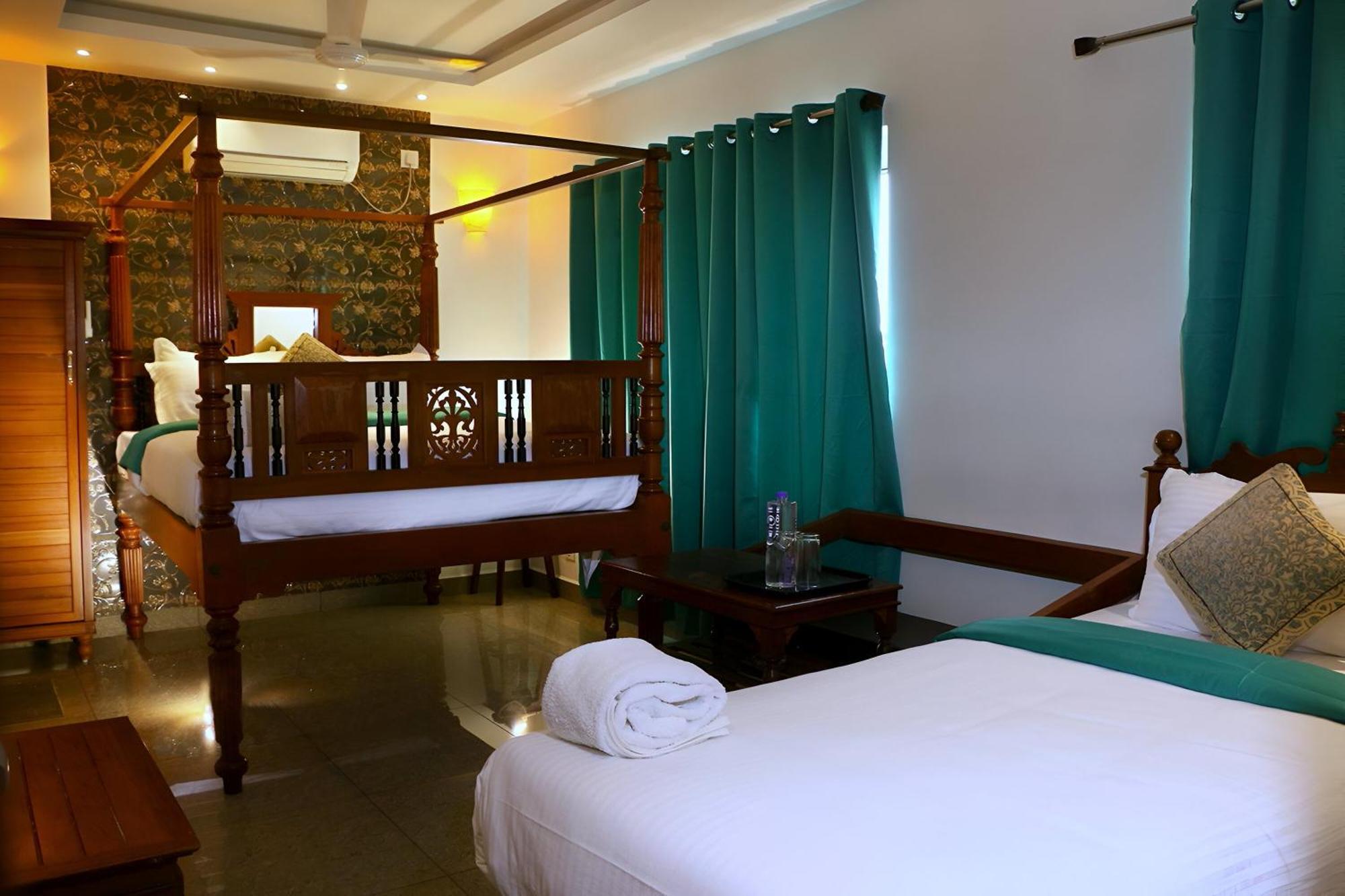 Le Holiday Inn Pondicherry Exterior photo